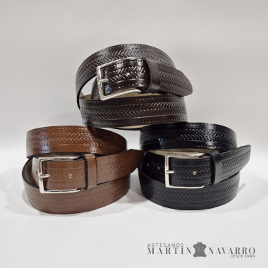 CINTURON UNISEX SERRAJE GRABADO PIEL VACUNA 3,5 CM.